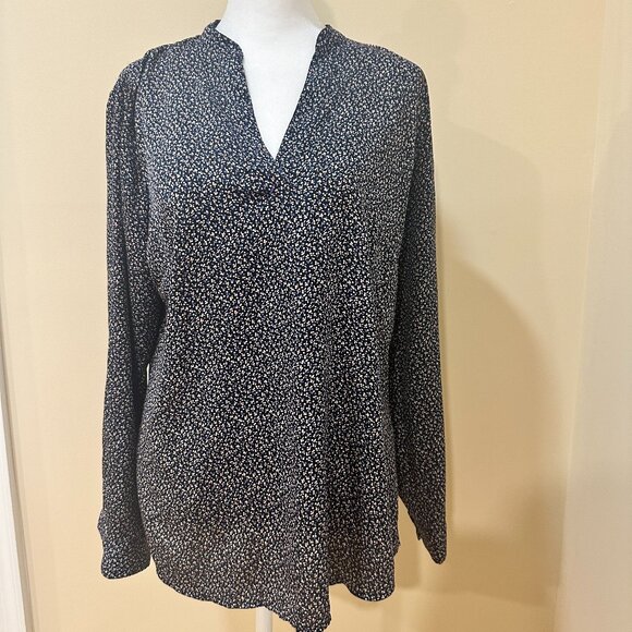 Ann Taylor Tops - ANN TAYLOR Petite Med Navy Blue w/floral design V Neck Flowy Long Sleeve